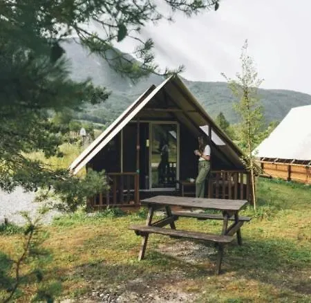 Chalet Nature 3 Etoiles Avec Piscine - Bord De Riviere Chezery-Forens